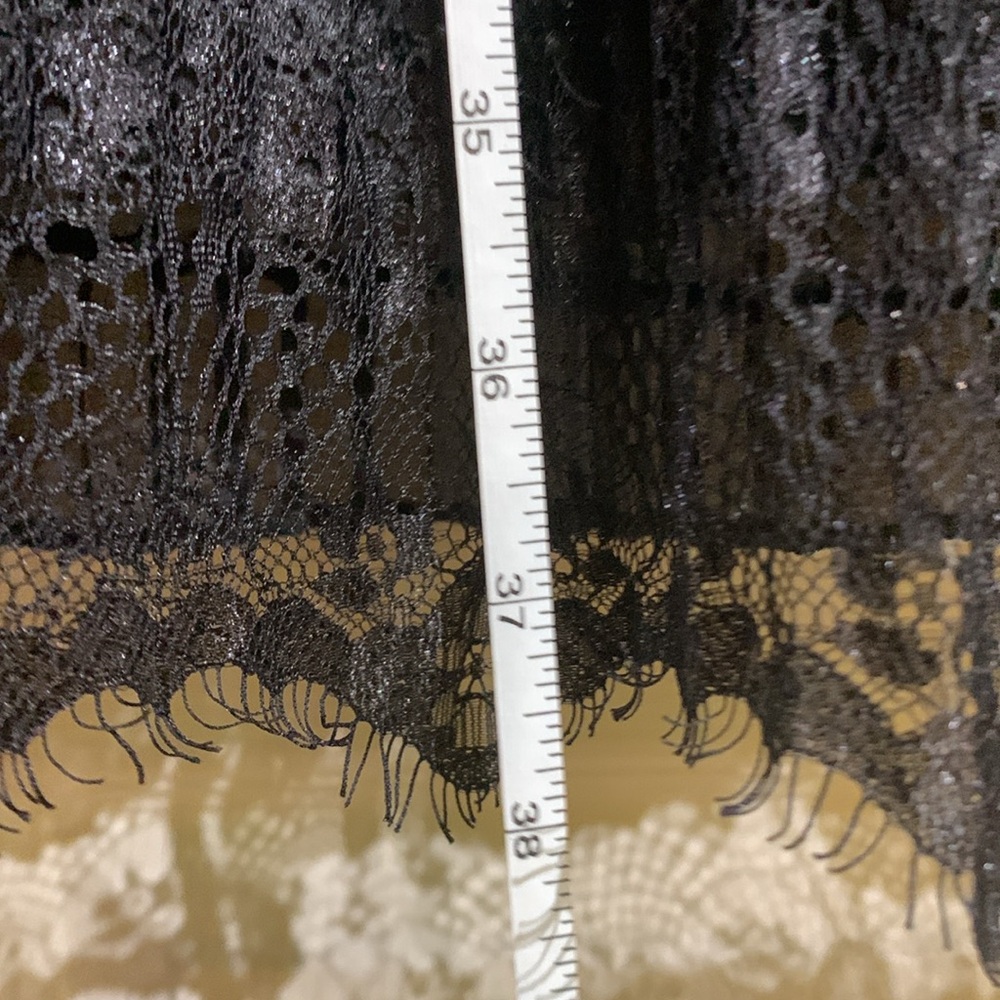 Black skirt. Pleated. Lace at the bottom of the front. Size M. - Picture 11 of 12